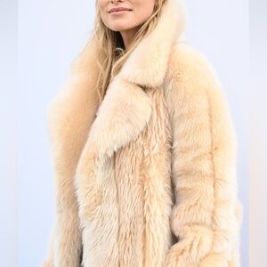 Luxurious vintage Cream Faux Fur Coat
